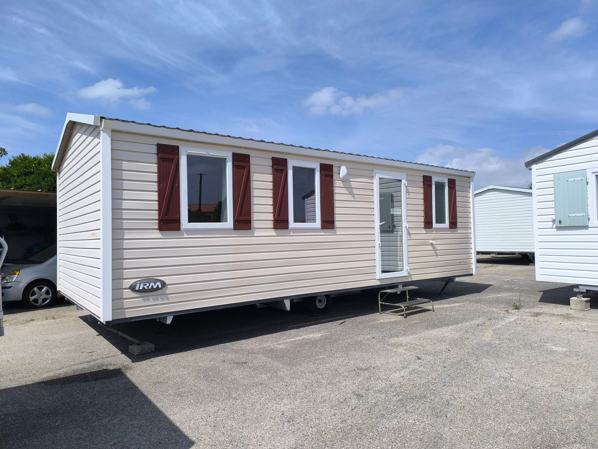 Mobil Home T3 — Portadas bordô